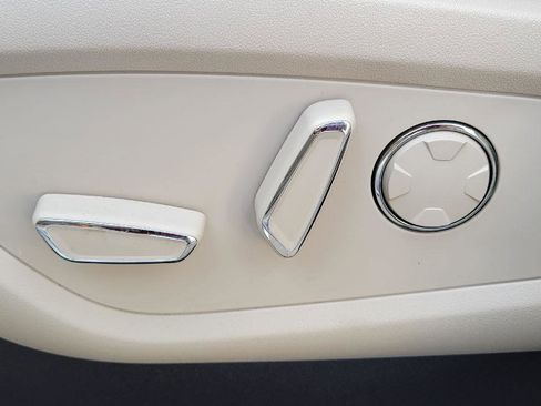 Used 2019 Lincoln MKC Select w/ Select Plus Package image 8