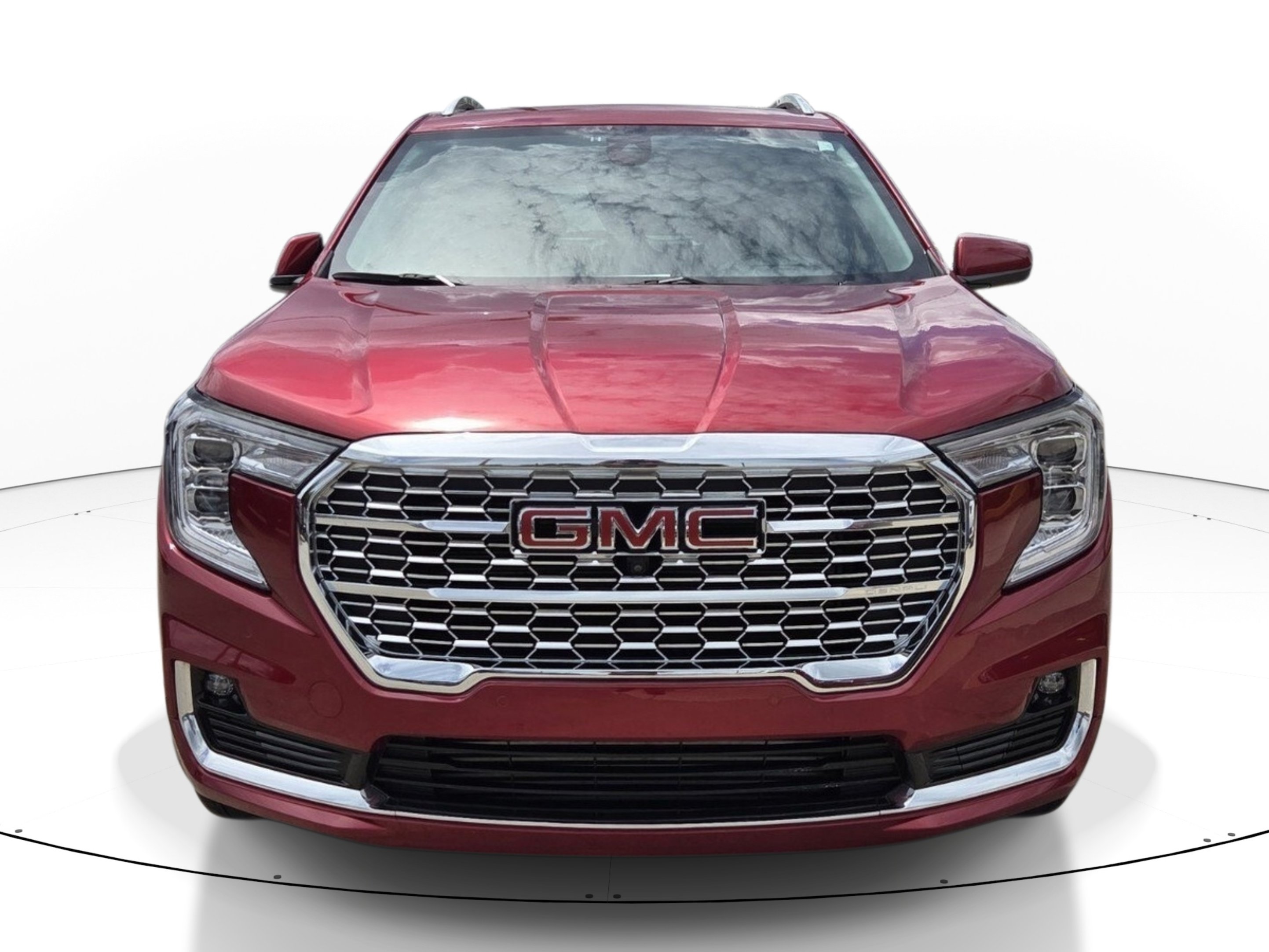 Used 2024 GMC Terrain Denali w/ Denali Premium Package AWD/4WD image 2