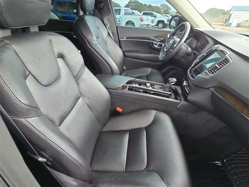 Used 2018 Volvo XC90 T6 Momentum image 10