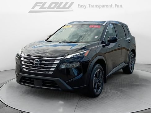 Used 2025 Nissan Rogue SV w/ SV Premium Package FWD image 3