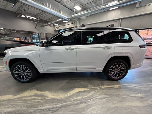 Used 2023 Jeep Grand Cherokee L Summit AWD/4WD image 44