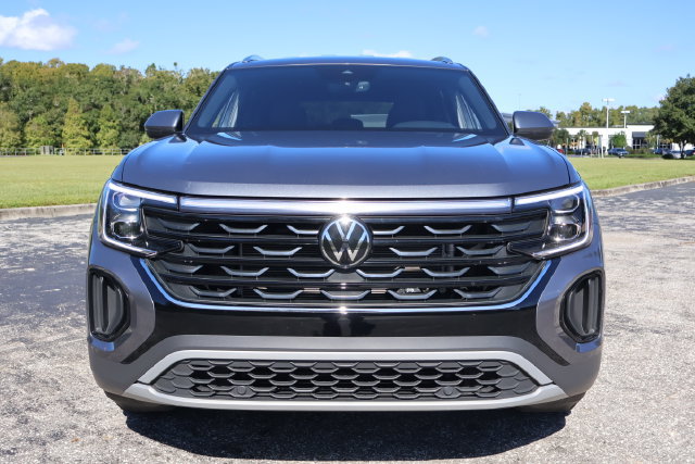 Certified 2024 Volkswagen Atlas Cross Sport SE FWD image 3