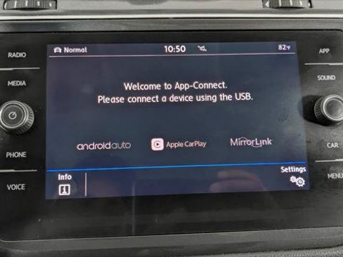 Used 2018 Volkswagen Tiguan SE w/ Panoramic Sunroof Package AWD/4WD image 32