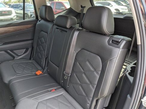 Used 2025 Volkswagen Atlas SE image 25