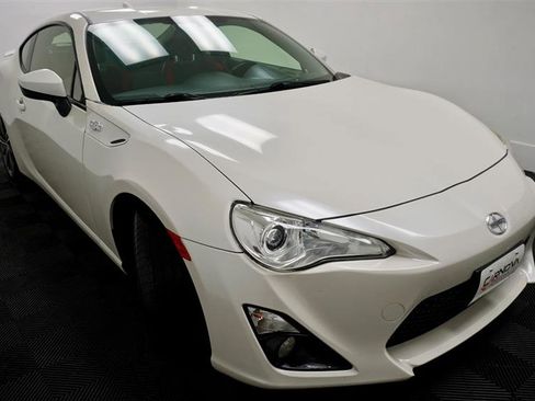 Used 2015 Scion FR-S image 9