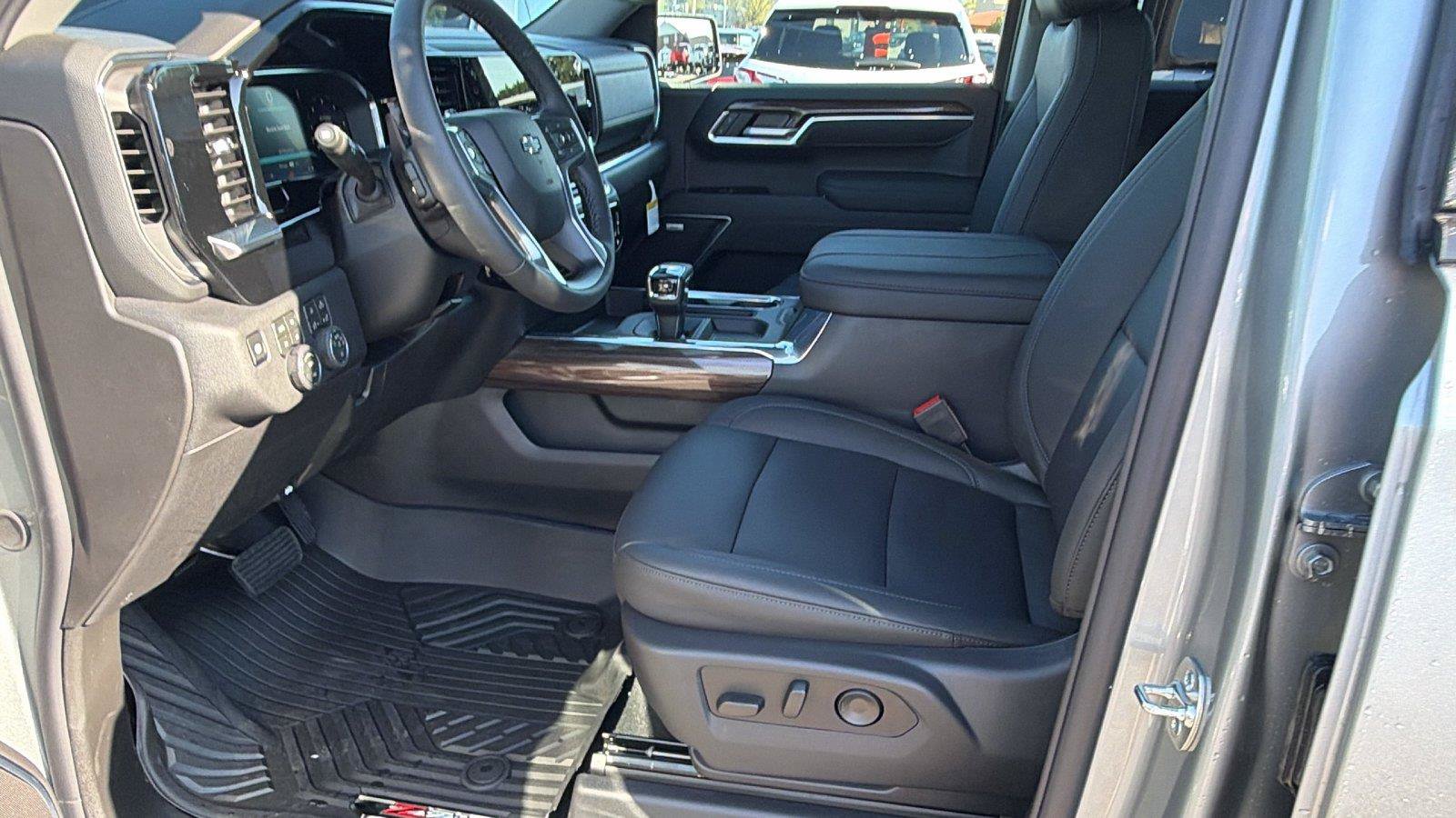 New 2026 Chevrolet Silverado 1500 RST AWD/4WD image 16