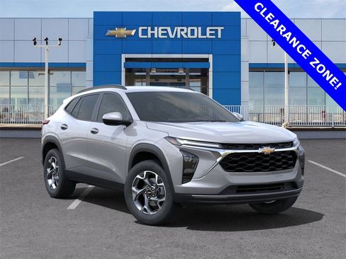 New 2025 Chevrolet Trax LT w/ Driver Confidence Package image 7