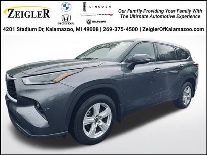 Used 2022 Toyota Highlander LE