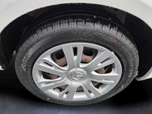 Used 2014 MAZDA MAZDA2 Sport FWD image 20
