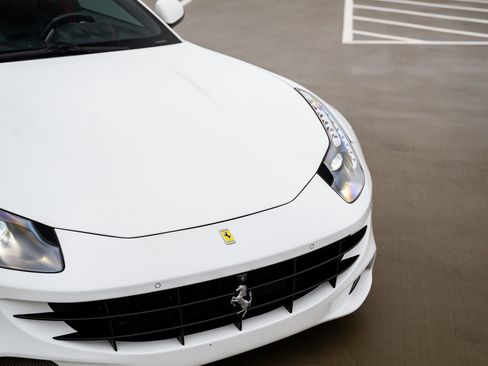 Used 2014 Ferrari FF image 3