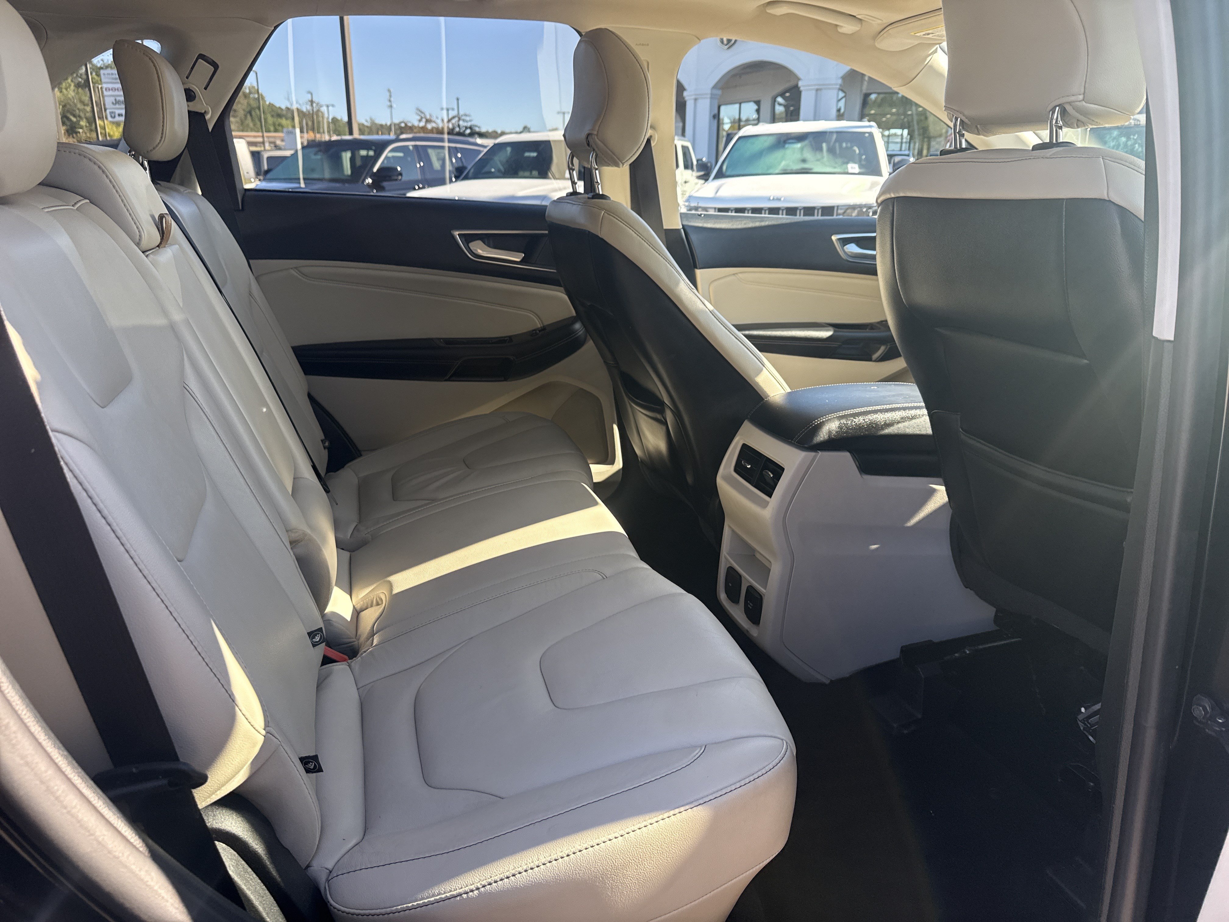 Used 2019 Ford Edge Titanium FWD image 15