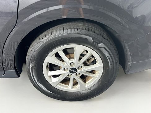 Used 2024 Kia Carnival LX image 11