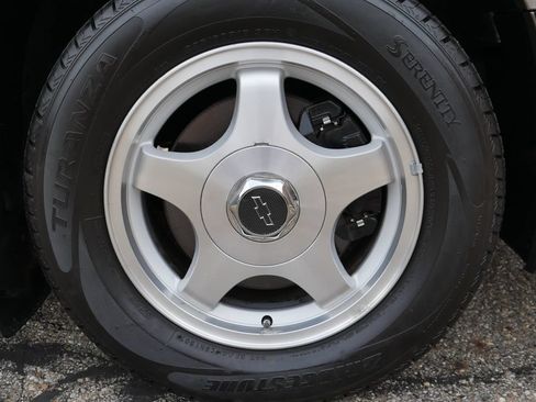 Used 2002 Chevrolet Impala LS w/ Seating Comfort Pkg FWD image 7