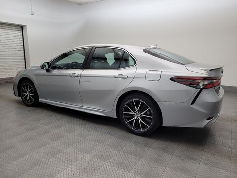 Used 2021 Toyota Camry SE image 3