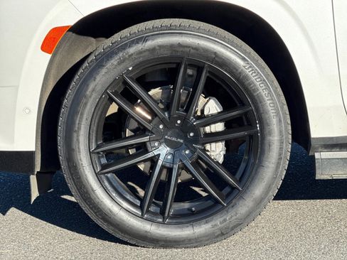 Used 2022 Cadillac Escalade ESV Sport Platinum w/ Heavy-Duty Trailer Package image 34