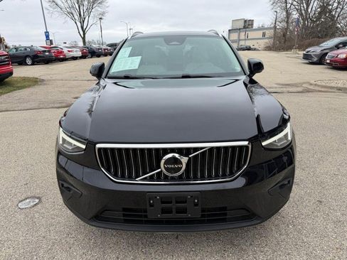Used 2023 Volvo XC40 B5 Plus image 2