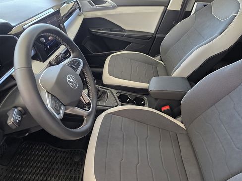 New 2025 Volkswagen Taos SE image 9