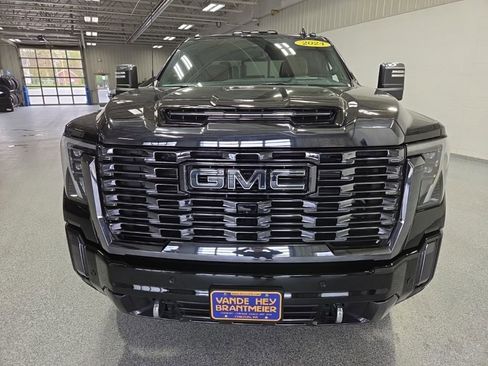Used 2024 GMC Sierra 2500 Denali Ultimate AWD/4WD image 2