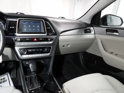 Used 2018 Hyundai Sonata SE w/ Cargo Package FWD image 12