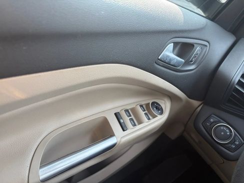 Used 2017 Ford Escape SE FWD image 17