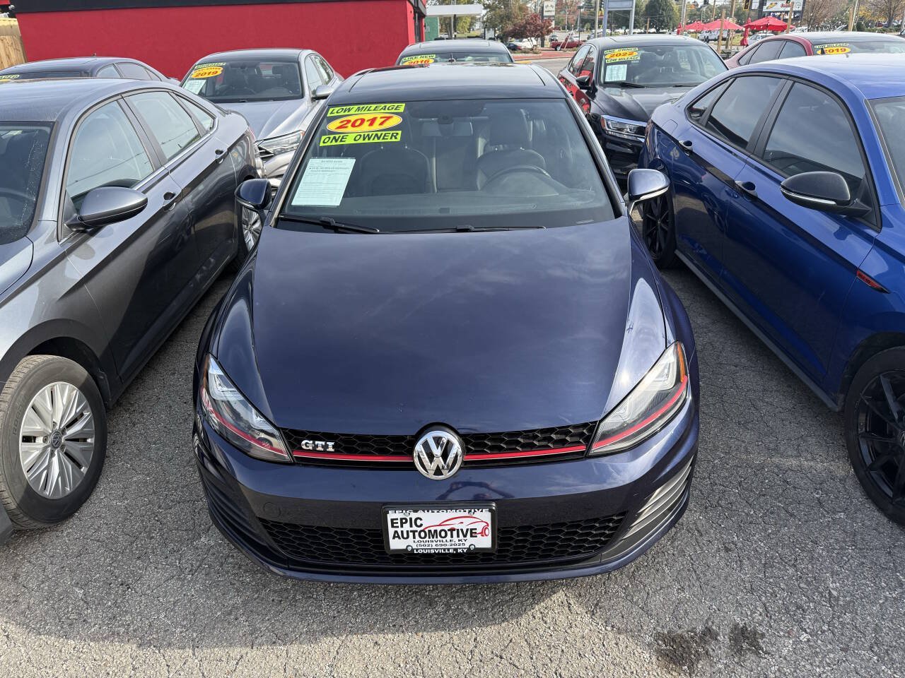 Used 2017 Volkswagen GTI SE FWD image 40