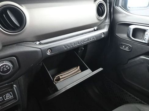 Used 2018 Jeep Wrangler Unlimited Sport S image 27