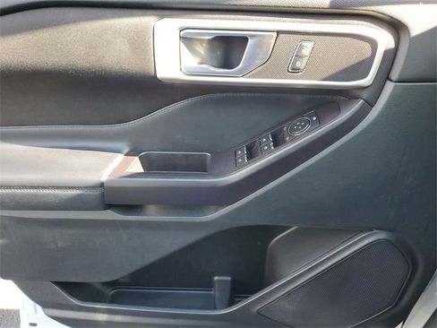 Used 2020 Ford Explorer XLT image 17