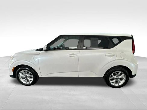 Used 2023 Kia Soul LX w/ LX Technology Package FWD image 8