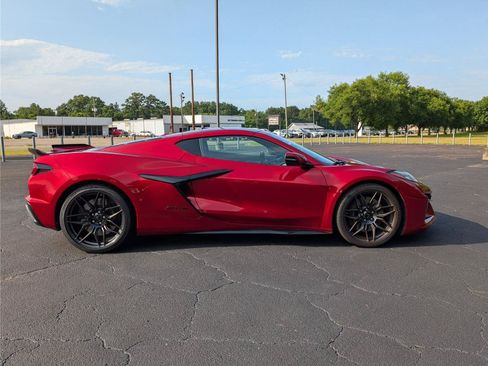 Used 2024 Chevrolet Corvette Z06 RWD image 6