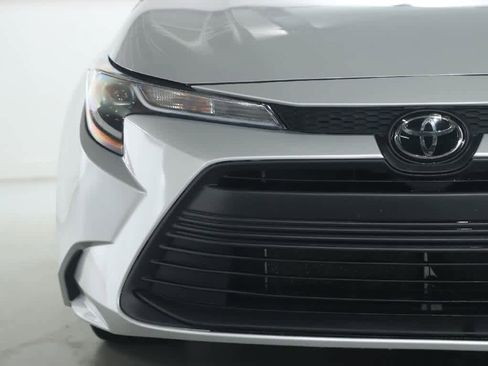 Used 2023 Toyota Corolla LE w/ Carpet Mat Package (TMS) FWD image 6