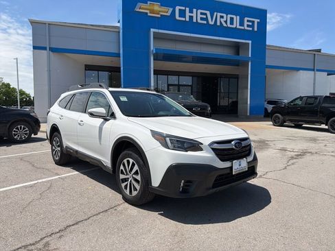 Used 2022 Subaru Outback Premium AWD/4WD image 1