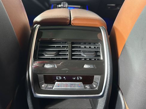 Used 2022 BMW X7 xDrive40i w/ Executive Package AWD/4WD image 22