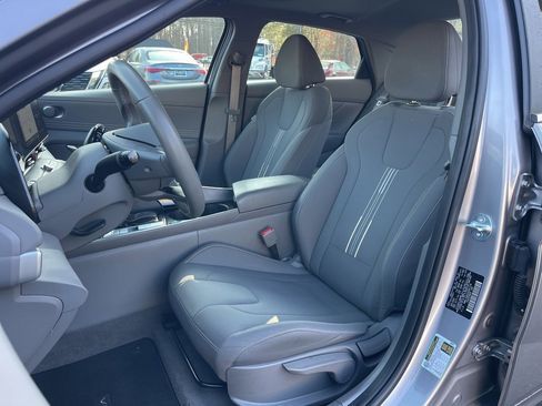 Certified 2025 Hyundai Elantra SEL w/ Cargo Package image 18