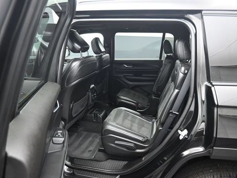 Used 2025 Jeep Grand Cherokee L Altitude AWD/4WD image 34