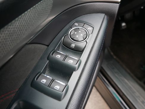 Used 2018 Ford Explorer XLT w/ Equipment Group 202A AWD/4WD image 18