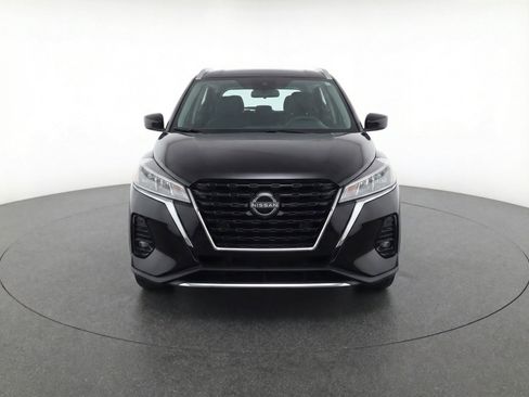 Used 2024 Nissan Kicks SV image 2