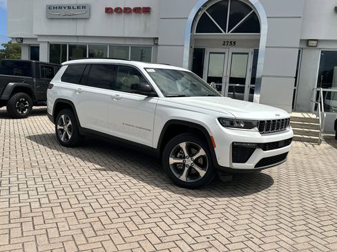 New 2026 Jeep Grand Cherokee L Limited AWD/4WD image 2