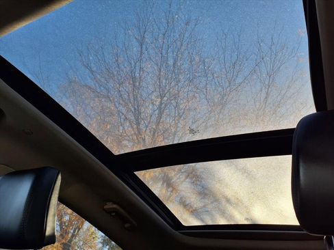 Used 2023 Lincoln Nautilus Reserve image 10