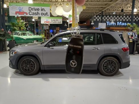 Certified 2022 Mercedes-Benz GLB 35 AMG 4MATIC image 4