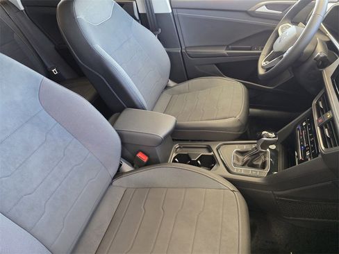 New 2026 Volkswagen Taos SE image 10