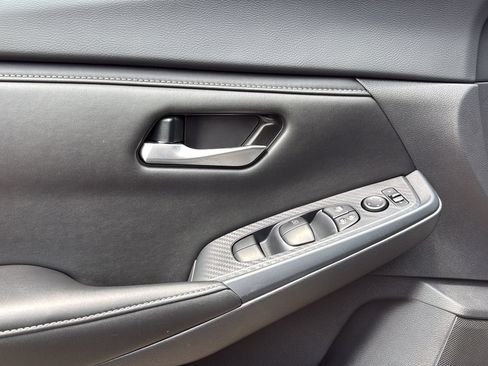 Used 2025 Nissan Sentra SV FWD image 11