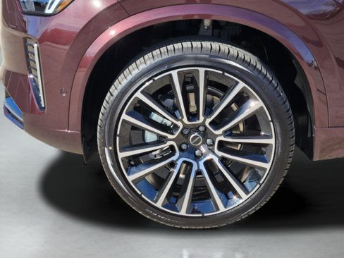 New 2026 Volvo XC90 B5 Ultra w/ Protection Package Premier AWD/4WD image 9