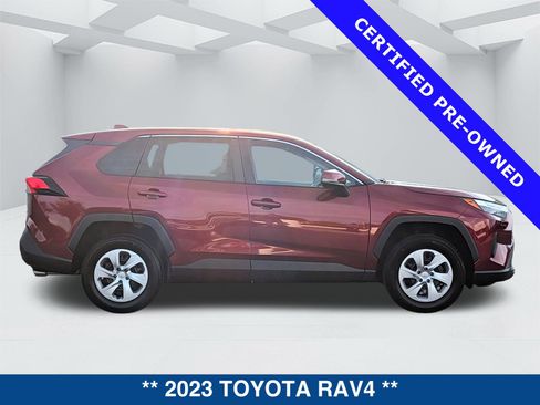 Used 2023 Toyota RAV4 LE AWD/4WD image 4