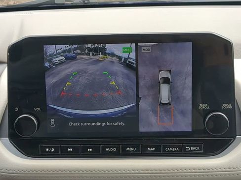 Used 2023 Nissan Rogue SL w/ SL Premium Package image 26