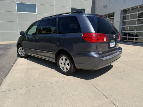 Used 2007 Toyota Sienna CE FWD image 2