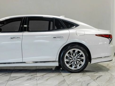 Used 2018 Lexus LS 500 w/ Accessory Package (Z1) RWD image 17