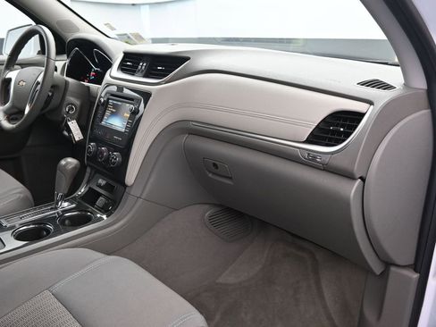 Used 2017 Chevrolet Traverse LT image 15