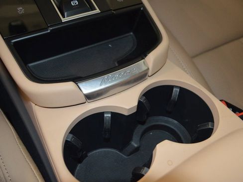 Certified 2025 Porsche Macan image 31