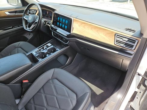 Used 2025 Volkswagen Atlas SE FWD image 26
