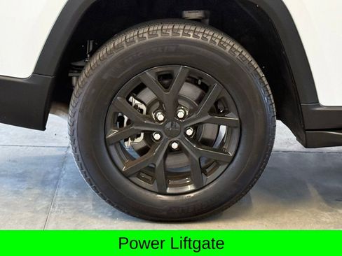 Used 2024 Jeep Grand Cherokee L Altitude AWD/4WD image 7